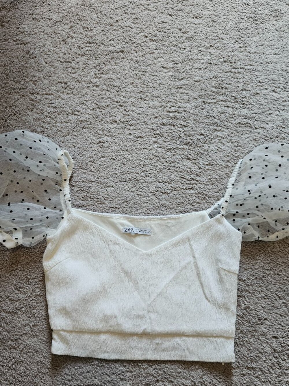 Zara White Textured Crop Top Size S — Polka Dot Tulle Puff Sleeves V-Neck